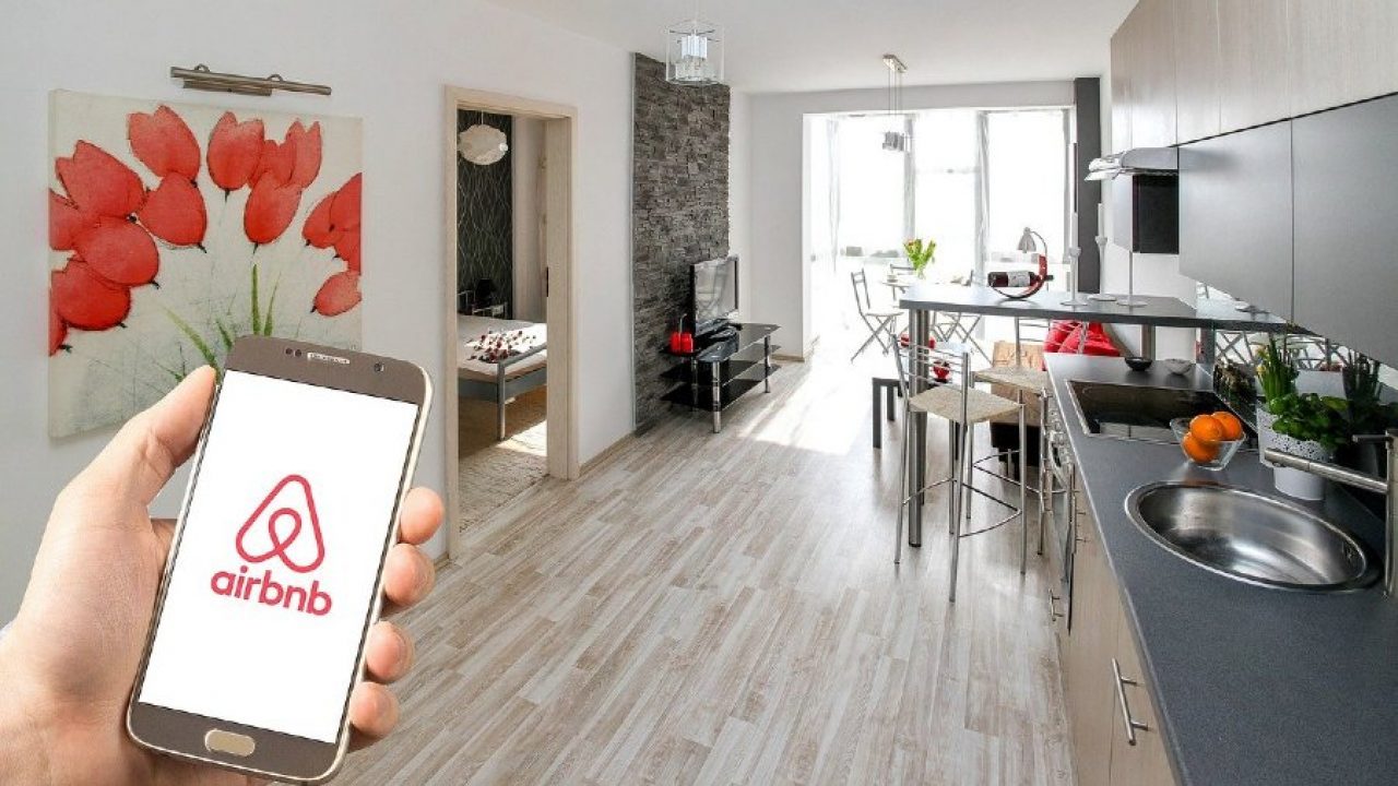 Blow to the AirBnb model: New York prohibits renting without an owner present