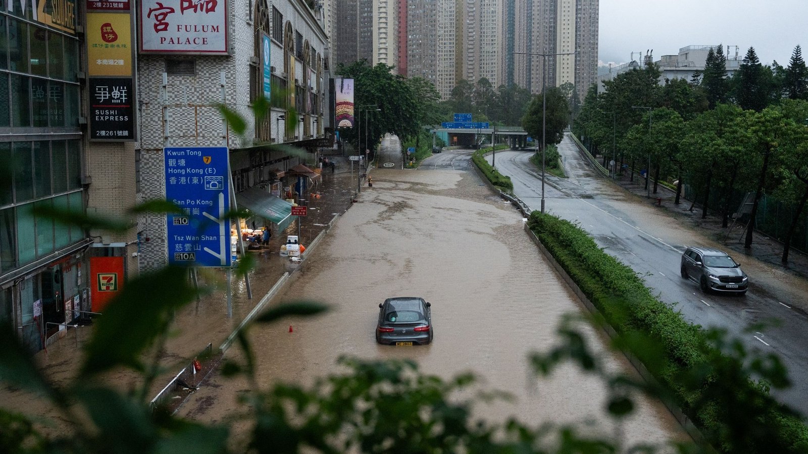 Hong Kong’s: Flash Flooding After Heaviest Rainfall Since 1884