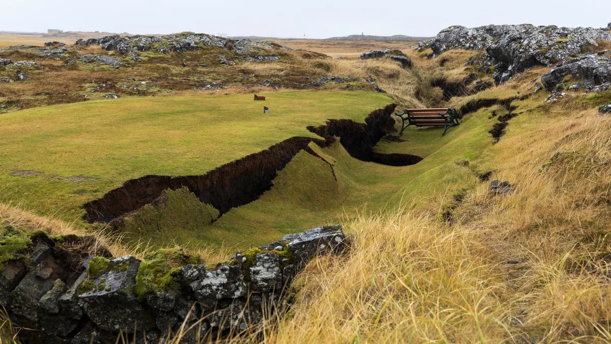 Tremors Shake Iceland Amidst Imminent Volcanic Eruption